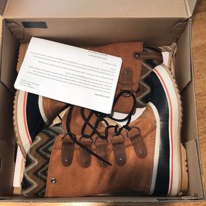 Brand New in box Sorel Joan of Arc Knit Boot
